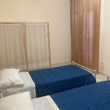 Sentiti A Casa-guest House לינה וארוחת בוקר נאפולי